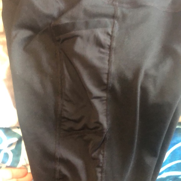 ✨2/$75 ✨Fabletics tee and shorts outfit - Picture 5 of 6